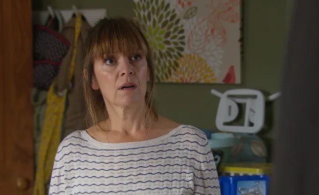 You are currently viewing Emmerdale star reveals dramatic Christmas for Rhona amid controversial storyline