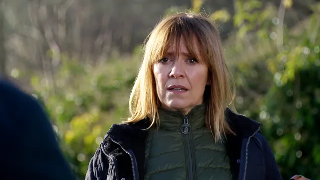 You are currently viewing Emmerdale star Zoe Henry describes Rhona’s ‘hell’ as old face returns