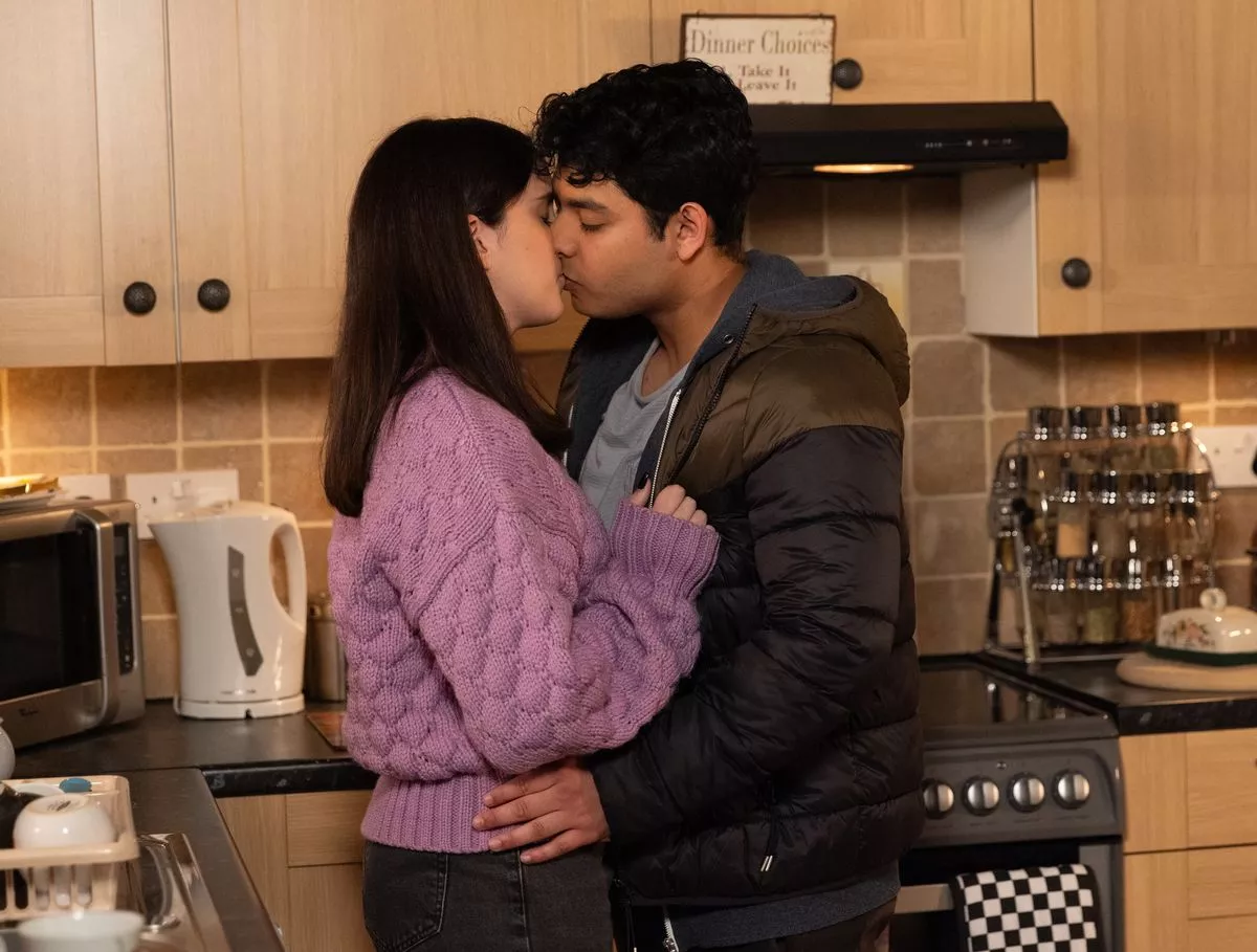 You are currently viewing ITV Coronation Street spoilers – Amy and Aadi share shock kiss after a brush with the law