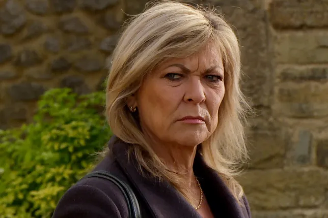 You are currently viewing Emmerdale spoilers: Kim’s dramatic return as she has a demand of death cover-up partner Cain