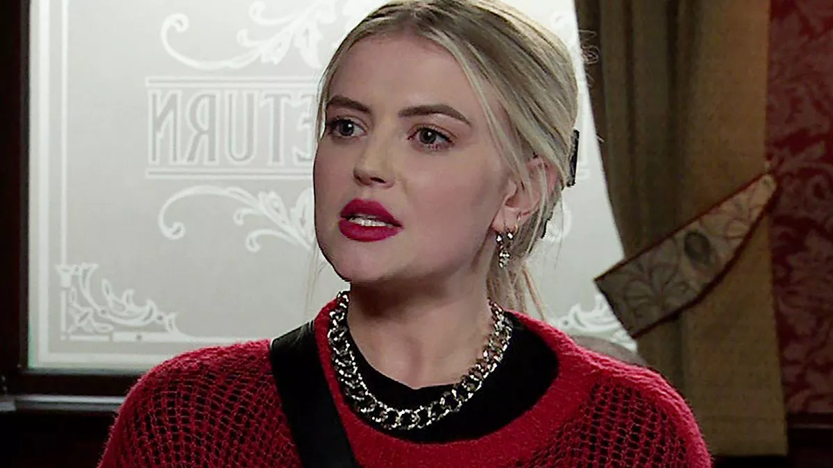 Read more about the article ITV Coronation Street’s Lucy Fallon spills Bethany Platt’s big secret from London