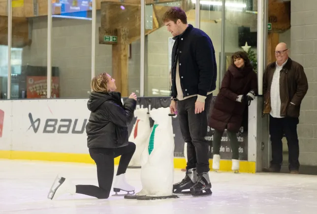 Read more about the article Emmerdale Christmas spoilers: Belle and violent Tom engaged in ‘romantic’ moment with celebrity cameos