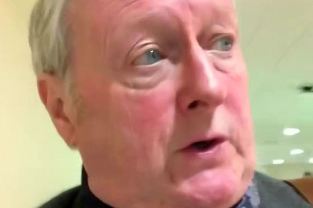 You are currently viewing ITV Coronation Street’s Charlie Lawson almost ‘chinned’ airport staff for ‘touching his genitals’