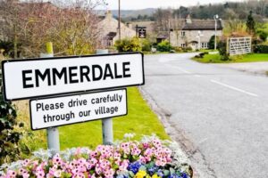 Read more about the article Emmerdale fans baffled as major star is missing during her own key storyline