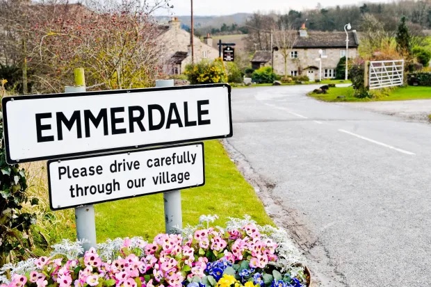 You are currently viewing Emmerdale fans baffled as major star is missing during her own key storyline