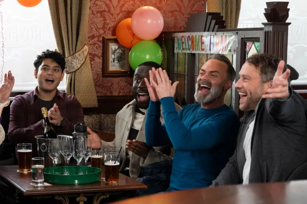 Read more about the article CORRIE ON Shock return for fan favourite as family throw Coronation Street homecoming party