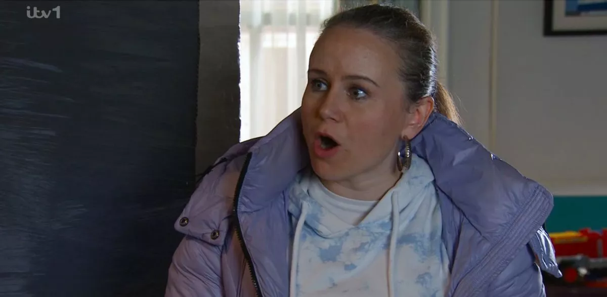 You are currently viewing Coronation Street fans in hysterics over ‘unbelievable’ Chesney and Linda gaffe