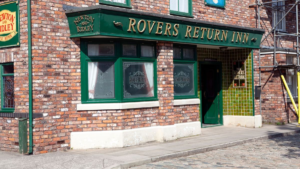 Read more about the article ITV Coronation Street bosses ‘sign up two soap icons’ for another year amid triple exit