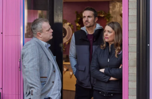 Read more about the article Coronation Street spoilers: Steve McDonald is gobsmacked to interrupt kissing Tracy Barlow and Tommy Orpington