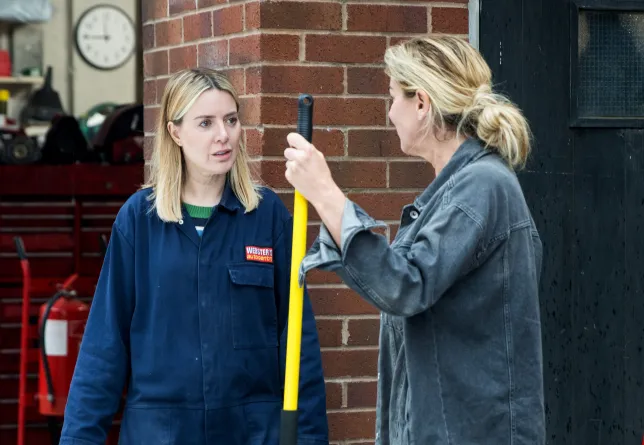 Read more about the article Coronation Street’s Claire Sweeney: Cassie out to steal Abi’s life in sinister Single White Female plot