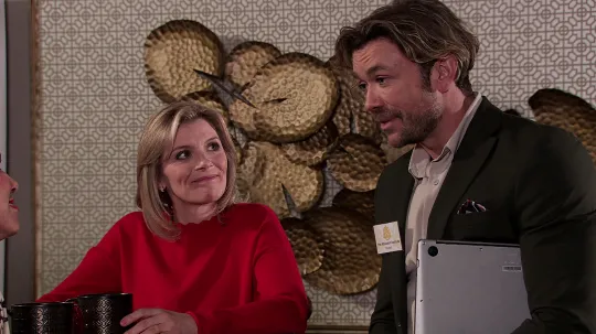 You are currently viewing Coronation Street spoiler video: Leanne Battersby lured in by sinister cult leader