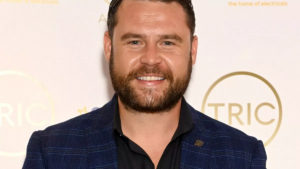 Read more about the article Inside Emmerdale star Danny Miller’s home – farmhouse kitchen, huge garden and cosy fireplace