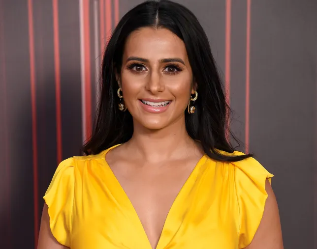 You are currently viewing Coronation Street star Sair Khan beams as she shows off baby bump