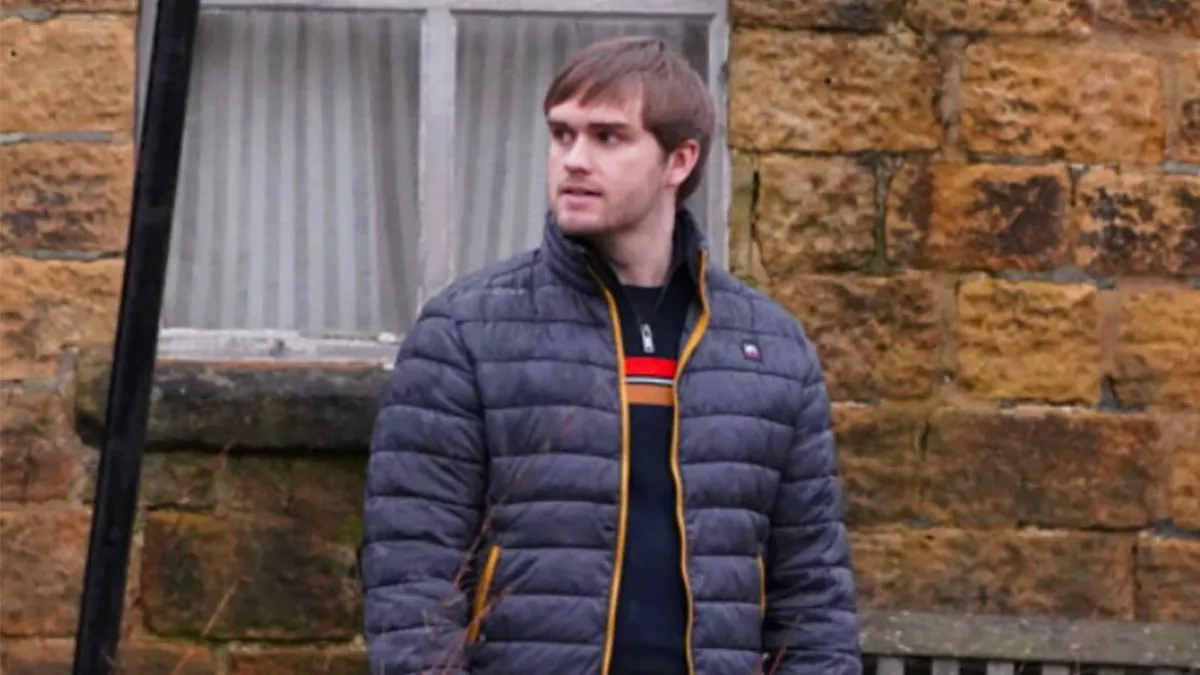 Read more about the article ITV Emmerdale fans ‘rumble’ Tom King’s downfall after cryptic Vinny Dingle scene