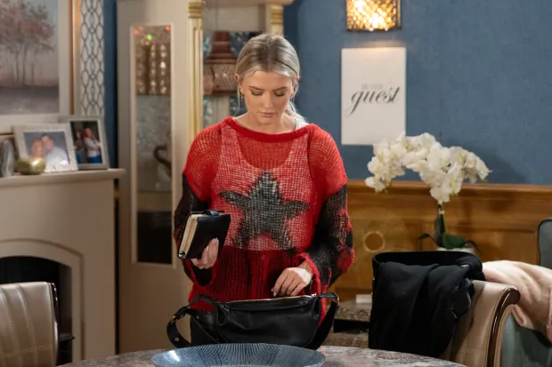 Read more about the article MONEY TALKS Bethany Platt makes game-changing discovery about love rival Daisy Midgeley in Coronation Street