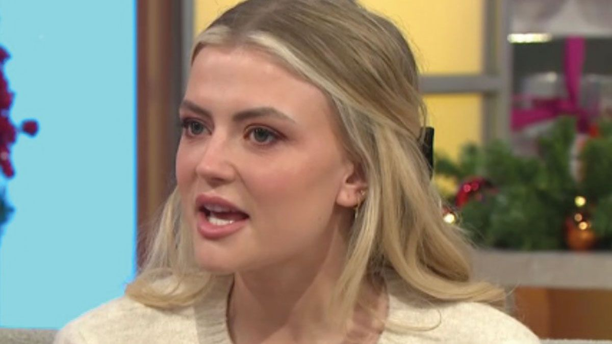 You are currently viewing ITV Coronation Street’s Lucy Fallon breaks down in tears as she recalls devastating miscarriage