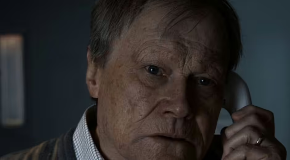 Read more about the article Coronation Street fans ‘rumble’ Roy Cropper twist after phone call – but some spot mistake