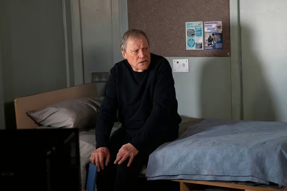 You are currently viewing Coronation Street icon ‘set for return’ after 12 years to ‘save Roy Cropper from prison’