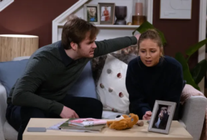 Read more about the article CUT OFF Tom King sinks to new low with Belle Dingle’s family in sickening Emmerdale abuse storyline