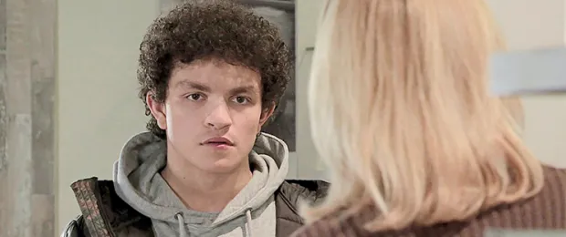 Read more about the article BACK TO THE BOTTLE Simon Barlow relapses with booze blowout as Coronation Street exit looms after 16 years