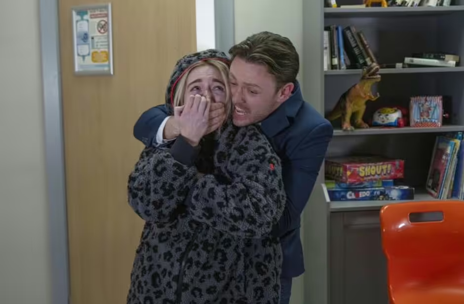 You are currently viewing Coronation Street Lauren’s new love interest ‘revealed’ – and it’s not Max or Daniel