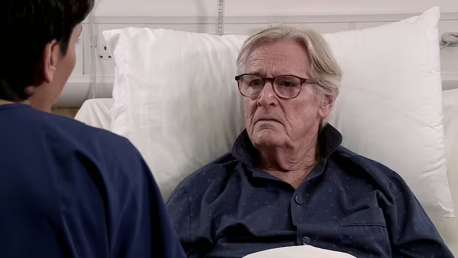 Read more about the article ITV Coronation Street fans ‘rumble’ cruel betrayal with Ken Barlow to ‘lose everything’